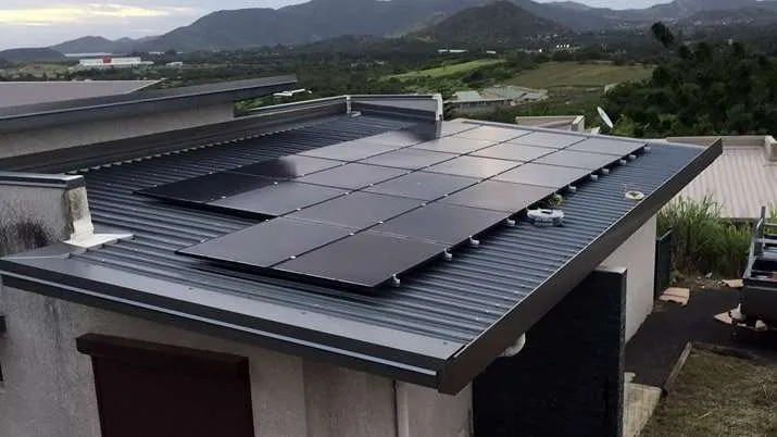 Panel solar negro, sistema fotovoltaico fuera de la red