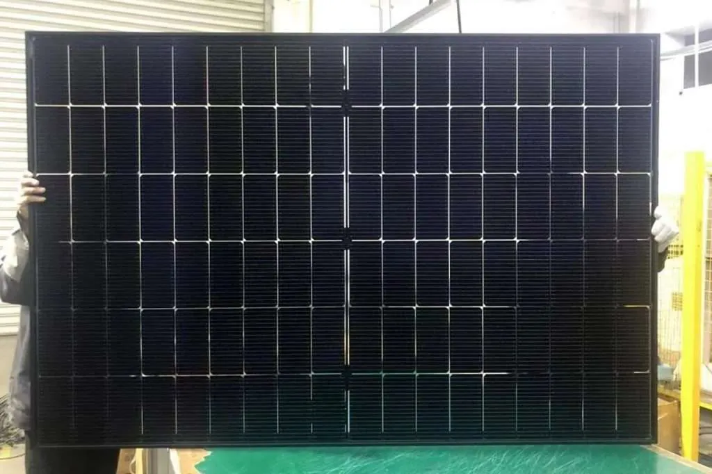 Herstellung von TOPCon Dual-Glas All Black Solarmodulen 430W