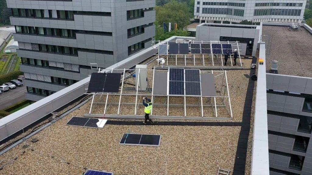 Les installations d'essai sur le terrain comparent différentes technologies de panneaux solaires dans des conditions réelles