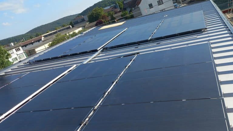 ¿Existen paneles solares que pesen menos que los tradicionales?