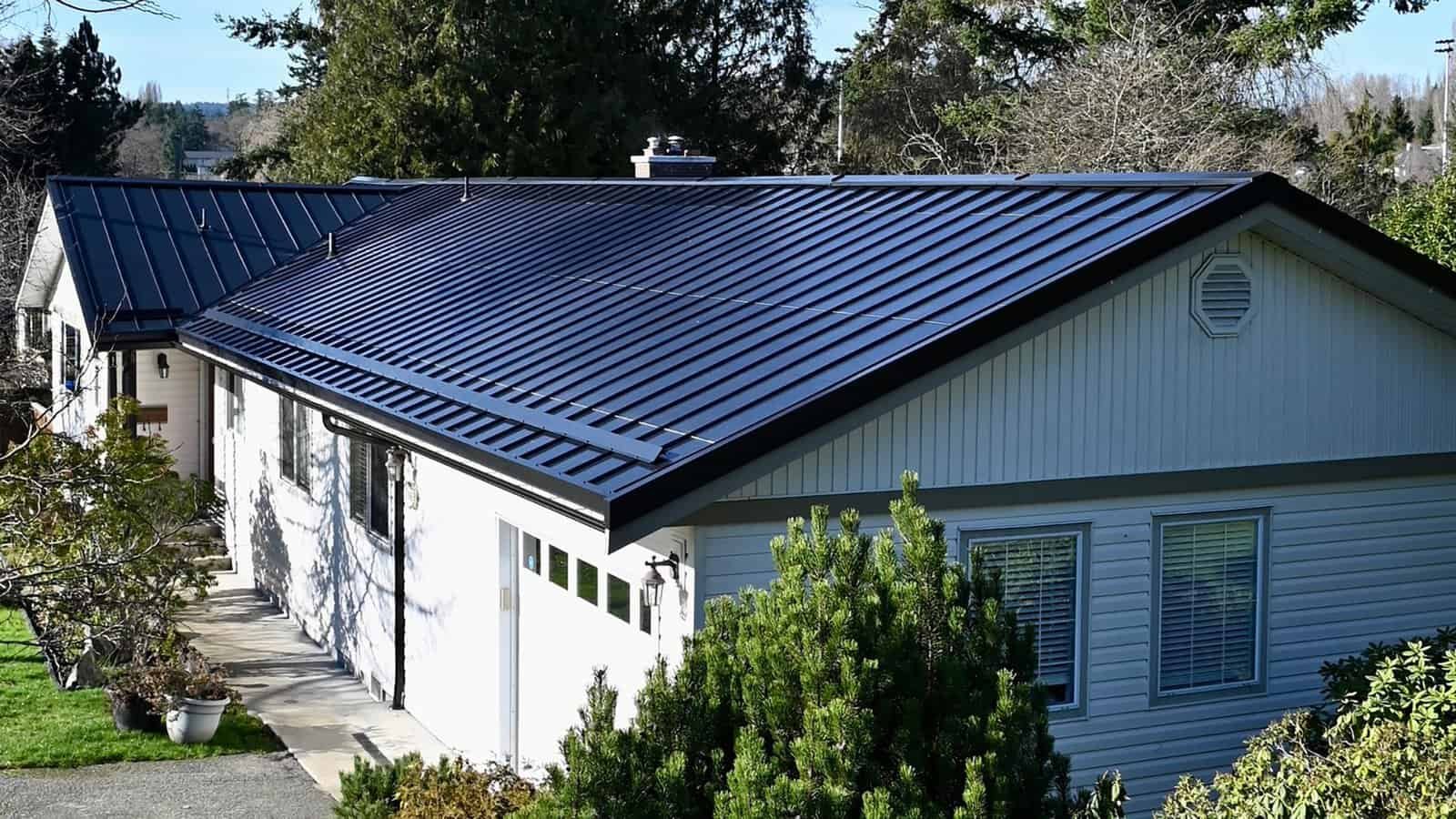 حلٌّ شمسيٌّ متميزٌ مُدمجٌ في المباني (BIPV) يمزج بسلاسة بين التصميم الأنيق والعصري وتقنية الطاقة الشمسية عالية الكفاءة