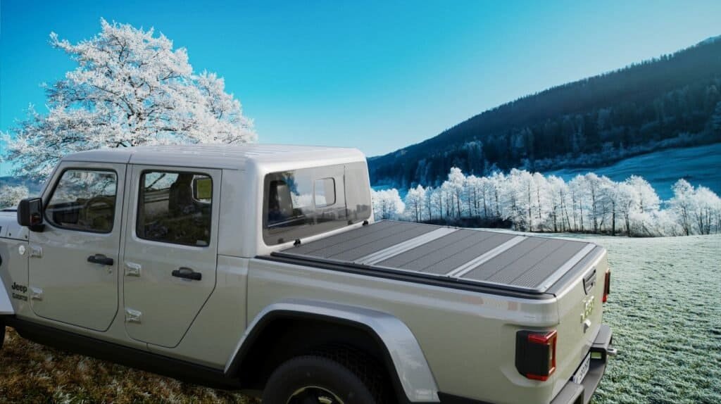 Abbildung der in einem Jeep installierten Worksport-Solarabdeckung | Bild: Worksport