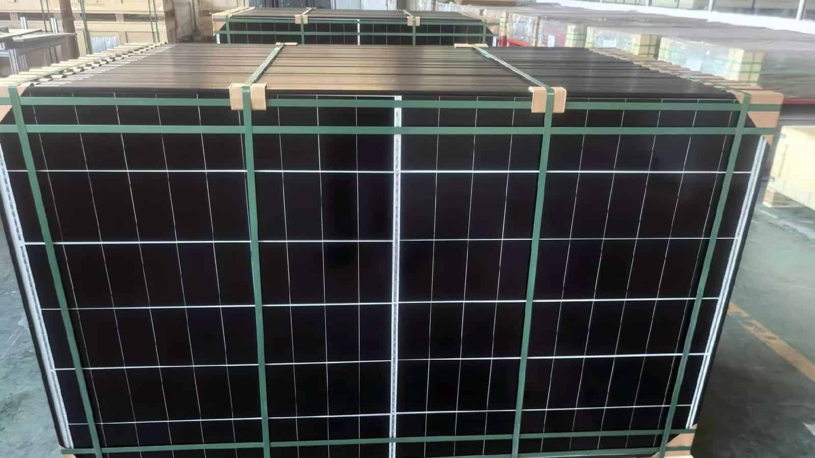 Fabricant de panneaux solaires HPBC sur mesure, cadre noir 520 W
