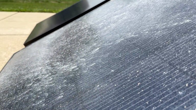 L'accumulation de poussière est une “ condition chronique ” presque inévitable des systèmes photovoltaïques