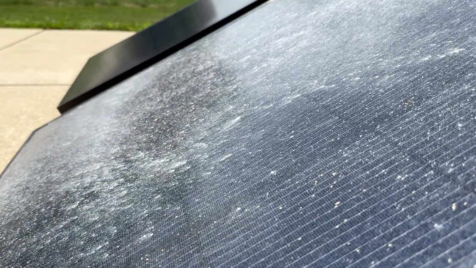L'accumulation de poussière est une “ condition chronique ” presque inévitable des systèmes photovoltaïques