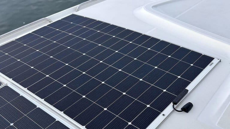 El mejor fabricante de paneles solares semiflexibles para barcos.
