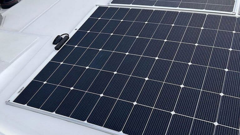 Можно ли приклеивать гибкие солнечные панели из ETFE + BC непосредственно к крыше?